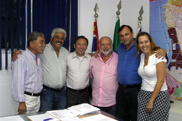 Vereador Sato, Presidente Rodriguez, deputado Ihoshi, vereadores Nenke e Arnaldo e Secretária, Priscila Bonini.